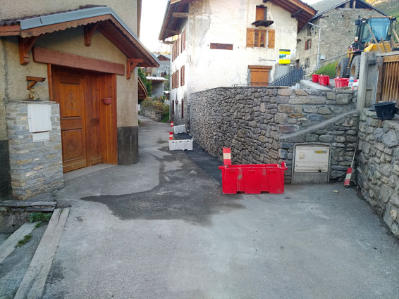 mur en pierres pour parking