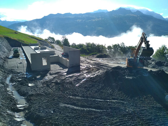 Terrassement pour la partie grange.